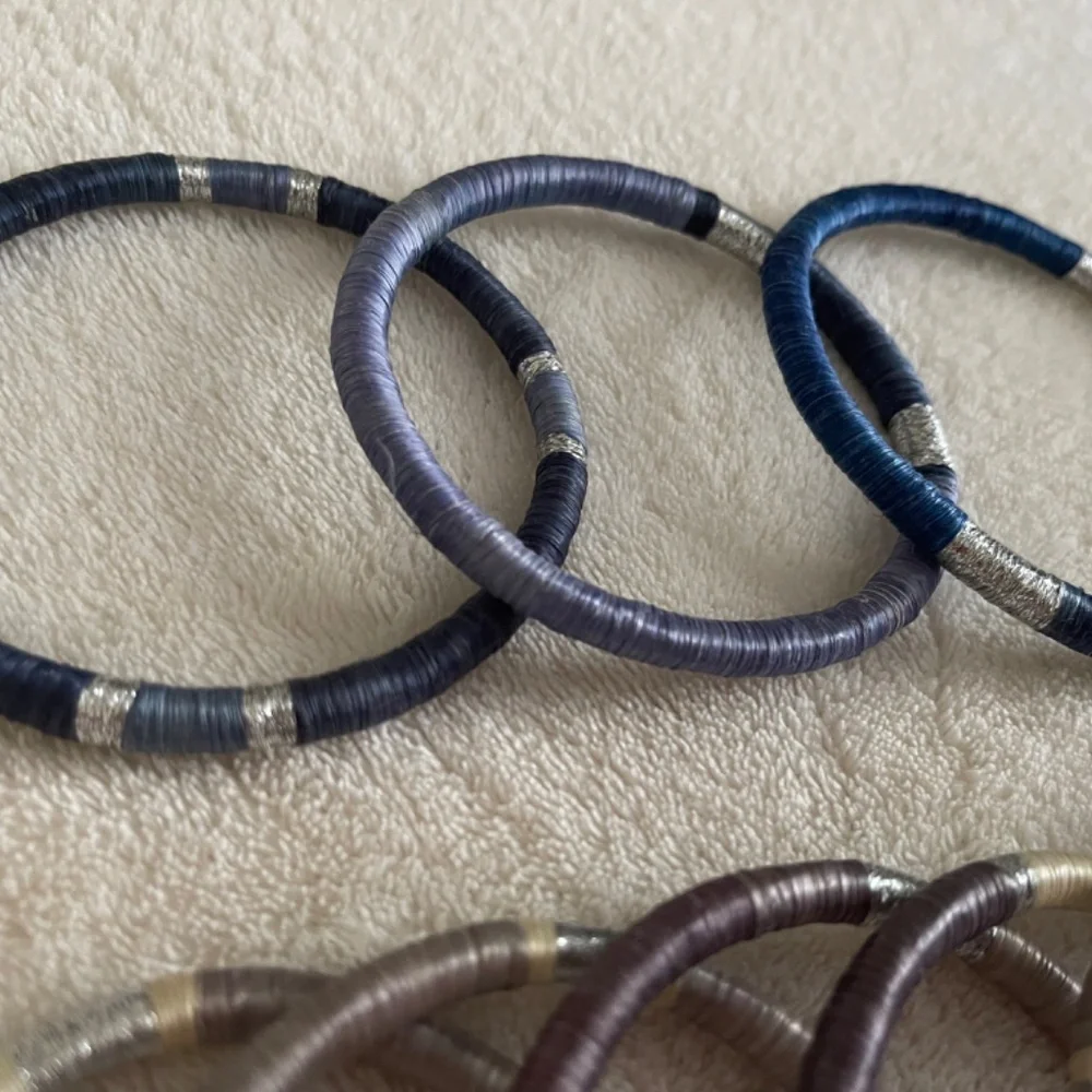 Handmade Flexible Bangle Bracelets from Rwanda - set of 3 blue/silver - Picture 14 of 15